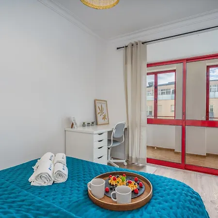 Hostwise - Elegant & Stylish Flat W/ Balcony アパート ポルティマン