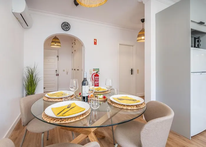 Hostwise - Elegant & Stylish Flat W/ Balcony * ポルティマン