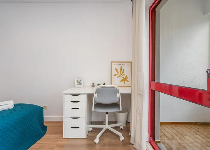 Hostwise - Elegant & Stylish Flat W/ Balcony アパート