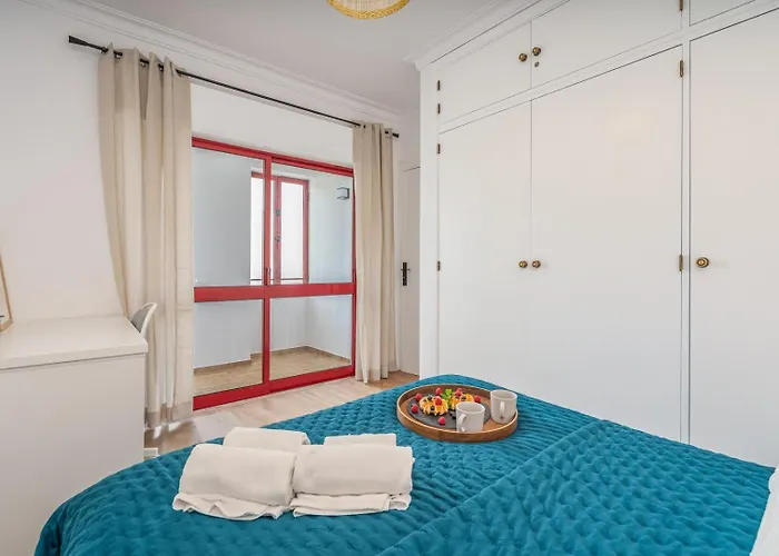 Hostwise - Elegant & Stylish Flat W/ Balcony * ポルティマン