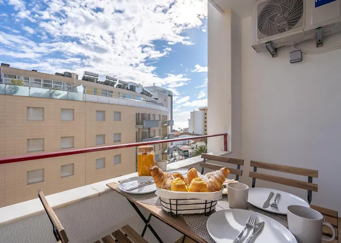Hostwise - Elegant & Stylish Flat W/ Balcony Apartment Portimao