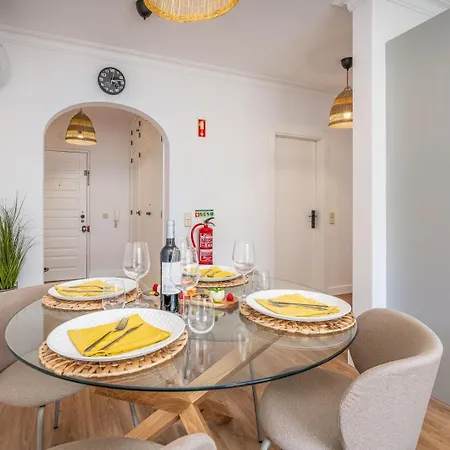 Hostwise - Elegant & Stylish Flat W/ Balcony * Portimao